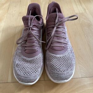 APL Techloom Tracer in Women’s 8.5.